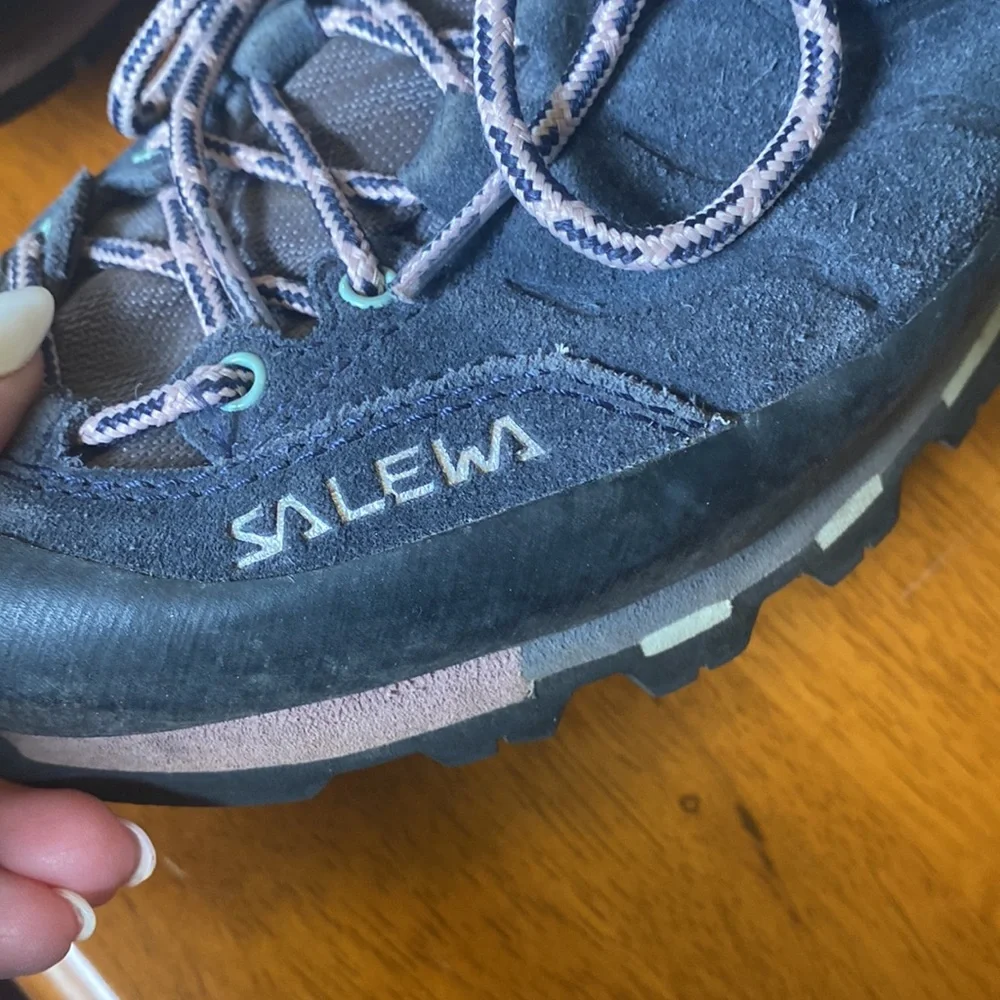 Salewa Mountain Trainer GTX 8.5 GUC Premium Navy Subtle Green Goretex